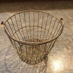 Vintage Metal Farmhouse Egg Basket - Farm Primitive - Antique Egg Basket